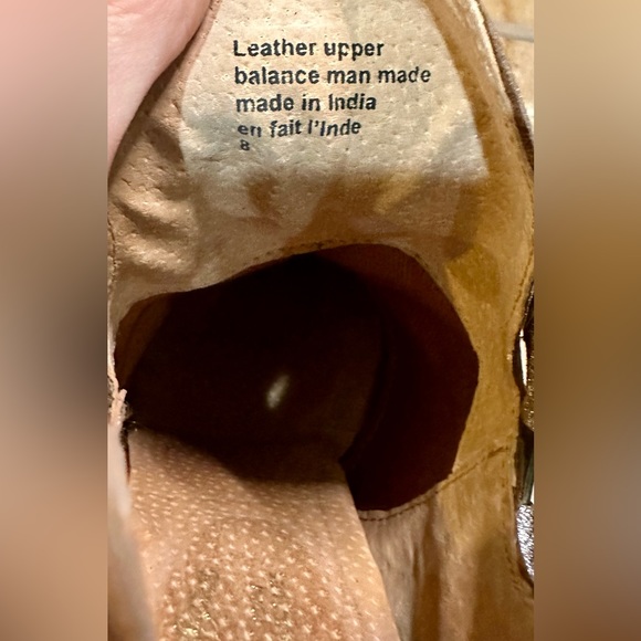 EUC Seychelles Moto Inspired Metallic Suede Ankle Bootie. Size 8 - Picture 9 of 11